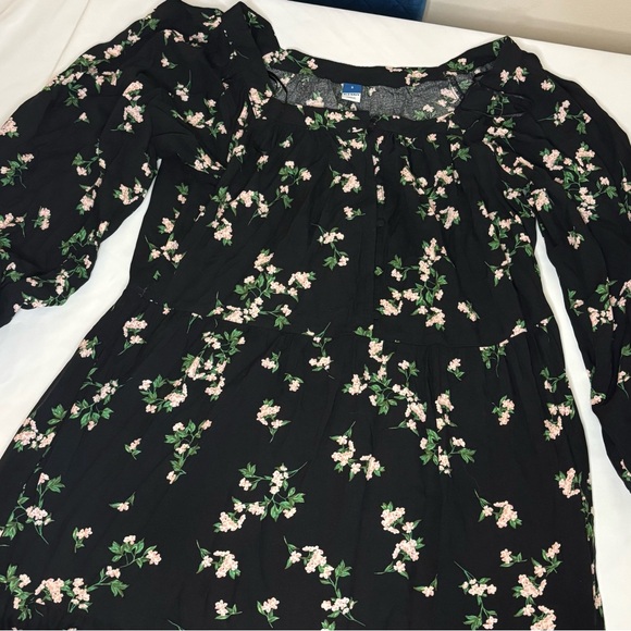 Floral Black Dress with Green and White Accents - Picture 5 of 8